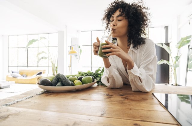 Gotowe posiłki w sklepach – czy warto wybierać je na lunch do pracy?