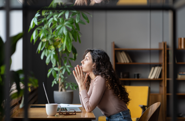 Syndrom oszusta - czym jest i jak wpływa na pracę?