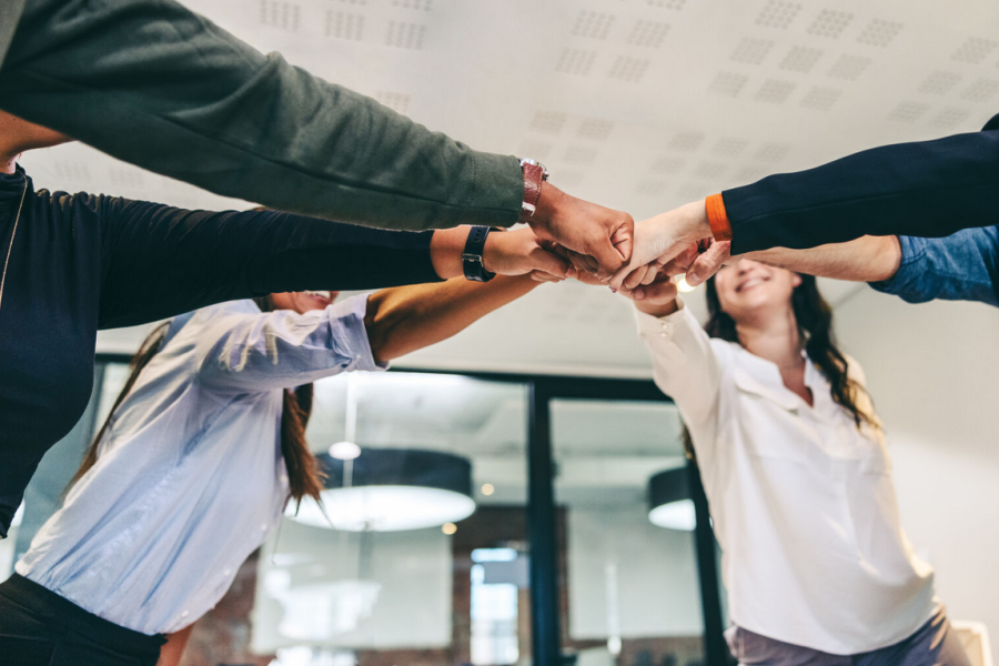 Współpraca międzydziałowa - jak poprawić komunikację i efektywność zespołów?
