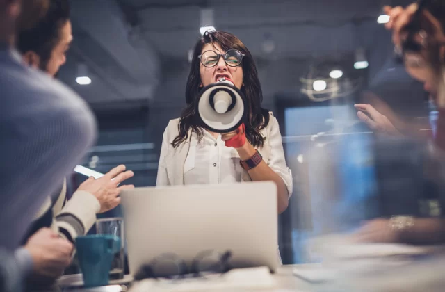 Jak rozwiązywać konflikty w zespole?