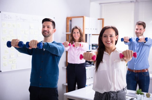 Eksperci Krajowego Centrum Promocji Zdrowia w Miejscu Pracy radzą pracodawcom, jak dbać o zdrowie pracowników – 12 skutecznych pomysłów