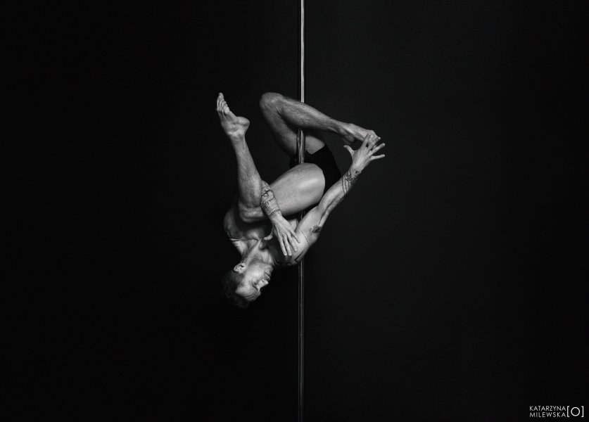 Pole dance to połączenie ćwiczeń siłowych i artyzmu oraz świetna zajawka!