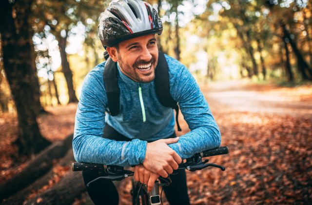 Sport jesienią – jak aktywnie spędzać czas w chłodne dni?